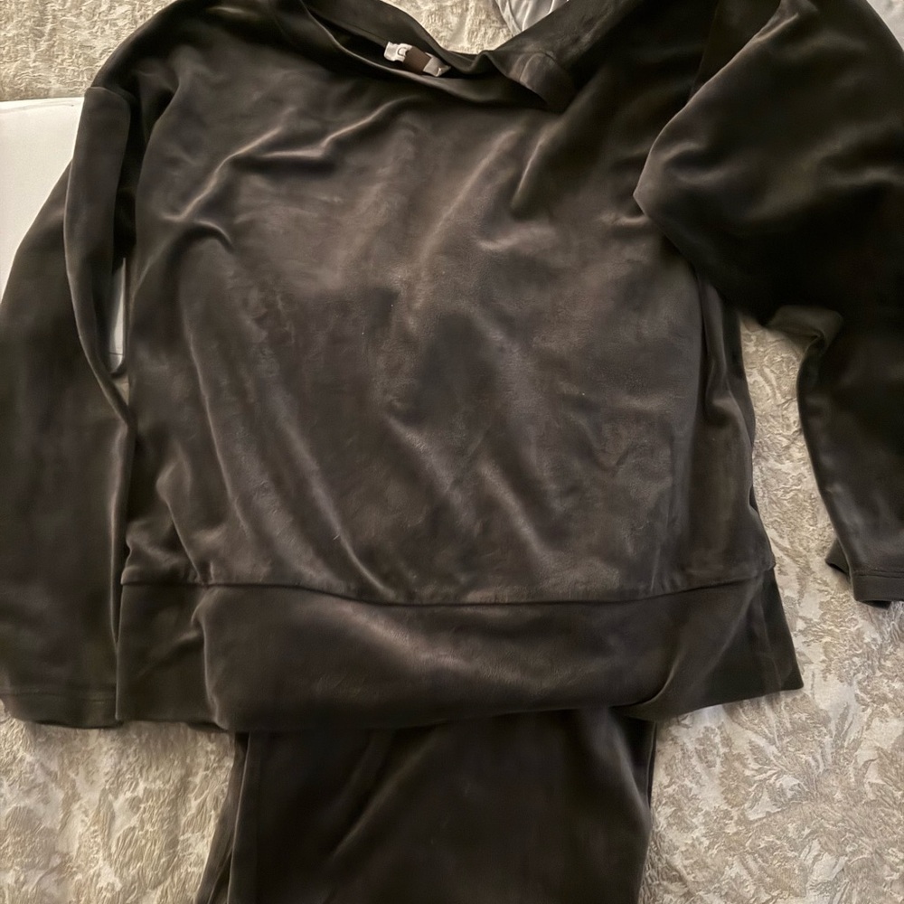 Black Velvet Lounge Set